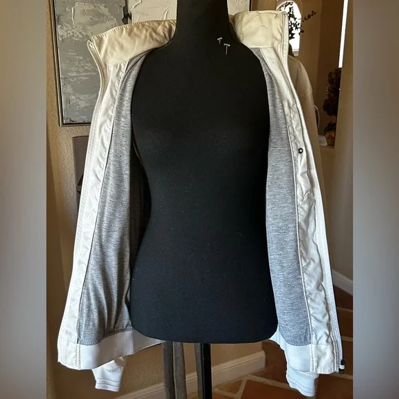 Pull & Bear Faux Leather Bomber Jacket Size 8-10 Off White w/Zipper Rain hood - Picture 6 of 13